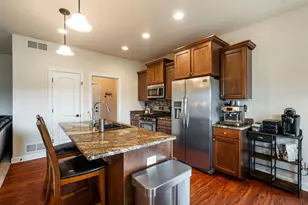 1032 Juniper Ln, Hartford, WI 53027 - Photo 10