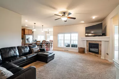 1032  Juniper Ln, Hartford, WI 53027 - Photo 4