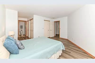 1600 W Green Tree Rd #B130, Glendale, WI 53209 - Photo 8