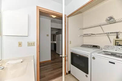 1600 W Green Tree Rd #B130, Glendale, WI 53209 - Photo 14