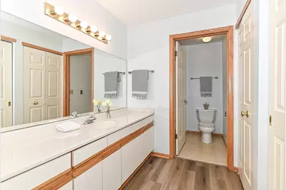 1600 W Green Tree Rd #B130, Glendale, WI 53209 - Photo 10