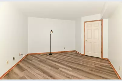 1600 W Green Tree Rd #B130, Glendale, WI 53209 - Photo 12