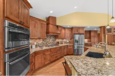 9515 W Hadley St, Milwaukee, WI 53222 - Photo 12