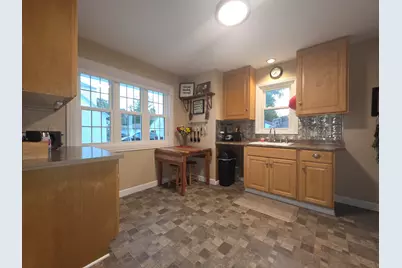 2811 S 88th St, West Allis, WI 53227 - Photo 6