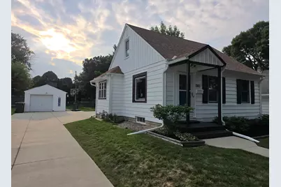 2811 S 88th St, West Allis, WI 53227 - Photo 2