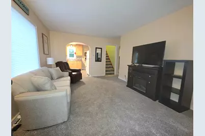 2811 S 88th St, West Allis, WI 53227 - Photo 10