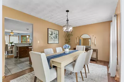 2615  Faringdon Ct, Waukesha, WI 53188 - Photo 6