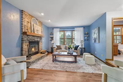 2615  Faringdon Ct, Waukesha, WI 53188 - Photo 4