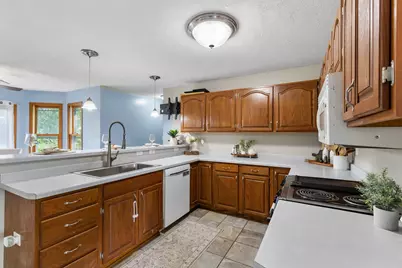 2615  Faringdon Ct, Waukesha, WI 53188 - Photo 12