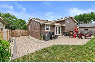 1525  Prairie Dr, Racine, WI 53406 - Photo 8