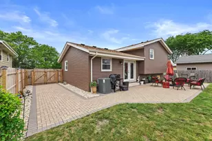 1525 Prairie Dr, Racine, WI 53406 - Photo 8