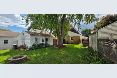 2816  Gillen St, Racine, WI 53403 - Photo 6