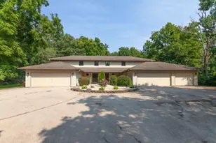 126 N Lapham Peak Rd, Delafield, WI 53018 - Photo 1