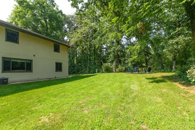 126 N Lapham Peak Rd, Delafield, WI 53018 - Photo 6