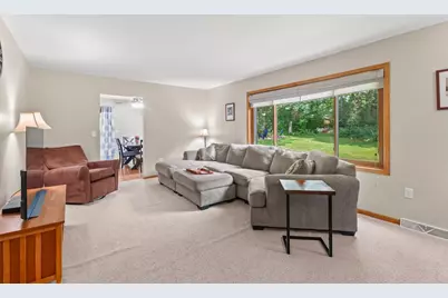 126 N Lapham Peak Rd, Delafield, WI 53018 - Photo 12