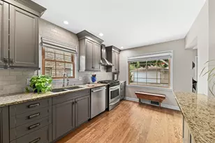 2439 N 81st St, Wauwatosa, WI 53213 - Photo 8