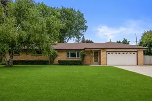N56W15799 Bette Dr, Menomonee Falls, WI 53051 - Photo 2