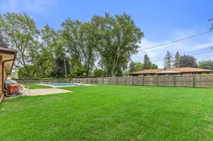 N56W15799 Bette Dr, Menomonee Falls, WI 53051 - Photo 4
