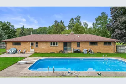 N56W15799  Bette Dr, Menomonee Falls, WI 53051 - Photo 6