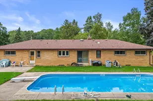 N56W15799 Bette Dr, Menomonee Falls, WI 53051 - Photo 6