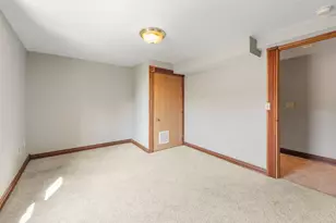 2210 S Winchester St, Milwaukee, WI 53207 - Photo 28