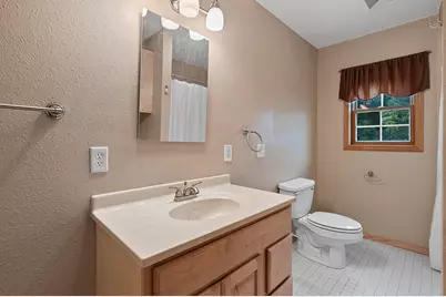 713  Huron St, Manitowoc, WI 54220 - Photo 32