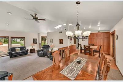 8032 S 66th St, Franklin, WI 53132 - Photo 6