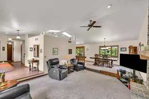 8032 S 66th St, Franklin, WI 53132 - Photo 4