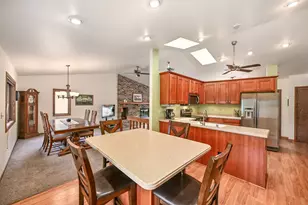 8032 S 66th St, Franklin, WI 53132 - Photo 10