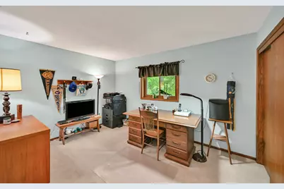 8032 S 66th St, Franklin, WI 53132 - Photo 16