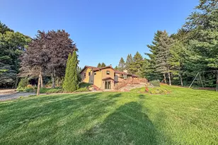 W228S5955 Arrow Ridge Rd, Waukesha, WI 53189 - Photo 2