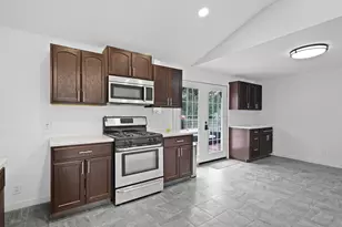 4223 Canterbury Ln, Racine, WI 53403 - Photo 8