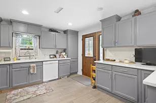 4223 Canterbury Ln, Racine, WI 53403 - Photo 8