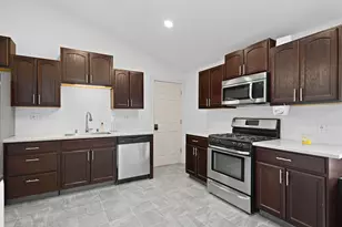 4223 Canterbury Ln, Racine, WI 53403 - Photo 10