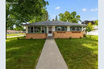 916  Jefferson St, West Bend, WI 53090 - Photo 1