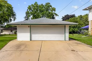 916 Jefferson St, West Bend, WI 53090 - Photo 20