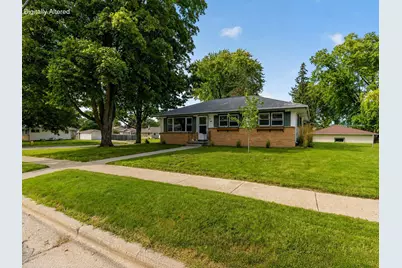 916  Jefferson St, West Bend, WI 53090 - Photo 32