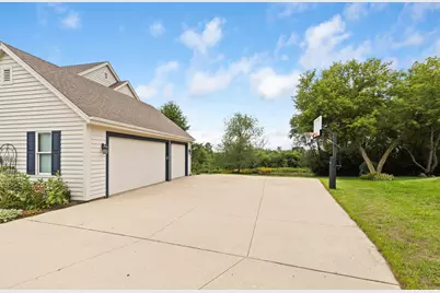 W248S6006  Deerfield Cir, Waukesha, WI 53189 - Photo 4
