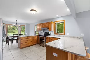 W248S6006 Deerfield Cir, Waukesha, WI 53189 - Photo 8