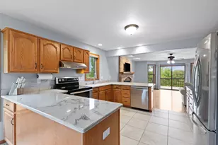 W248S6006 Deerfield Cir, Waukesha, WI 53189 - Photo 6