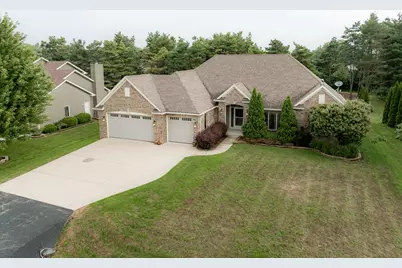 5020  Pine Tree Cir, Racine, WI 53402 - Photo 2