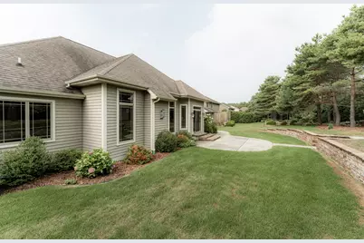 5020  Pine Tree Cir, Racine, WI 53402 - Photo 8