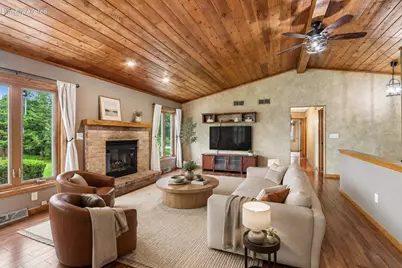 W235N6482  Outer Circle Dr, Sussex, WI 53089 - Photo 8