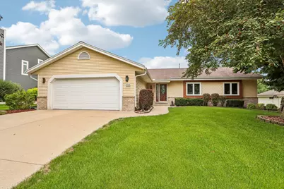 W235N6482  Outer Circle Dr, Sussex, WI 53089 - Photo 2