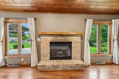 W235N6482  Outer Circle Dr, Sussex, WI 53089 - Photo 6