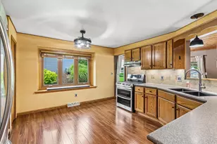 W235N6482 Outer Cir Dr, Sussex, WI 53089 - Photo 12