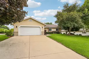 W235N6482 Outer Cir Dr, Sussex, WI 53089 - Photo 56