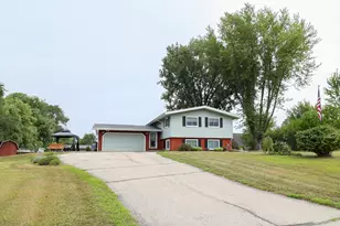 W7570 McHugh Ct, Holland, WI 54636 - Photo 2