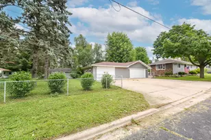 619 Phoenix St, Delavan, WI 53115 - Photo 36