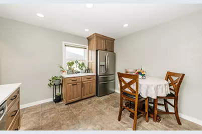 1332 S 94th St, West Allis, WI 53214 - Photo 6